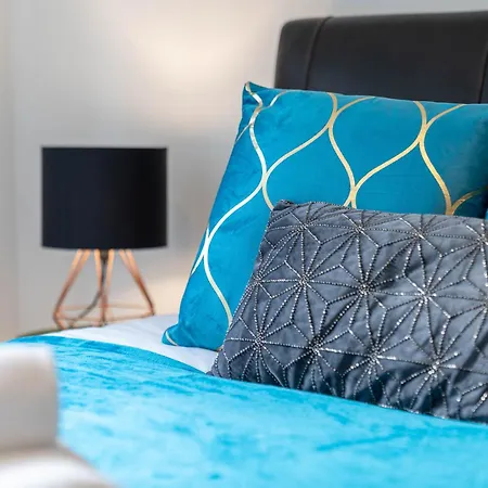Two Bed - Parking - City Centre - Netflix - 81um